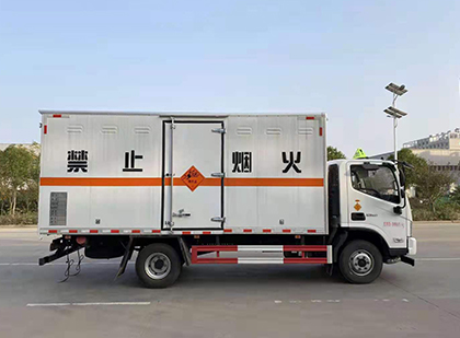 宝兴爆破器材运输车