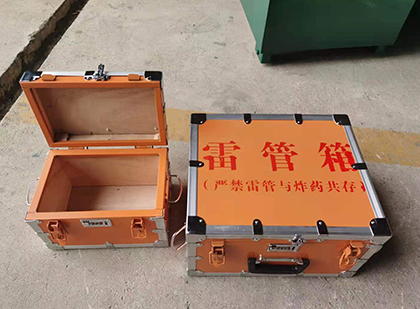 宝兴不同材质的雷管箱性能上有什么区别？